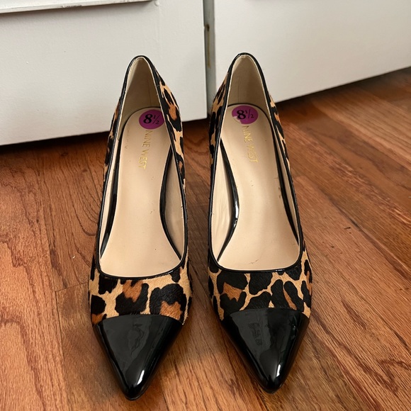 NINE WEST CHEETAH HEELS - Picture 3 of 6